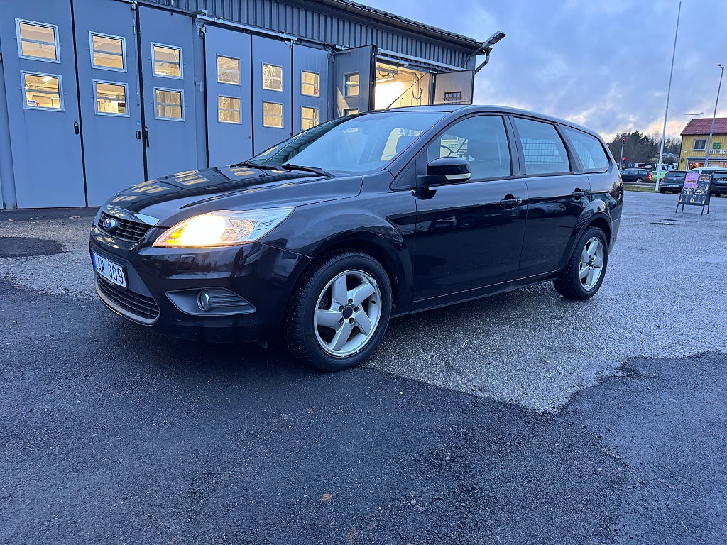 Ford Focus Kombi 1.8 Flexifuel Platinum  Dragkrok Ny besiktigad o Servad 