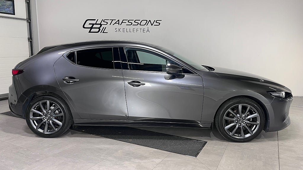Mazda 3 COSMO 2.0 SKYACTIV-G | V-Hjul & M-Värm | BOSE, 360, HuD