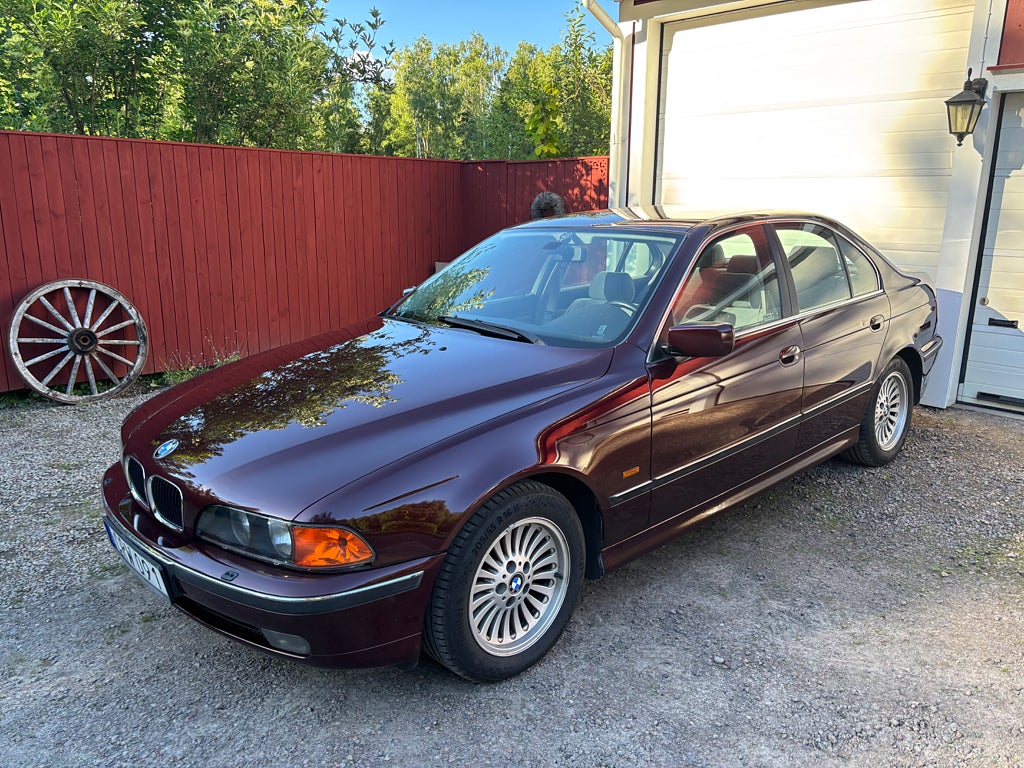 BMW 523I Sedan Euro 2