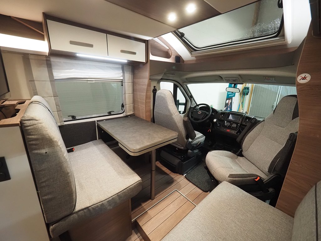 Knaus Live Wave 700 MEG Dragkrok AC Solcell Aut 2019