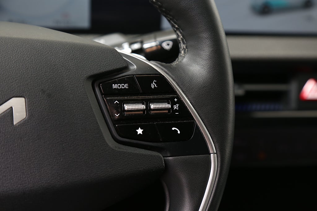 Kia EV6 77.4 kWh 325hk PLUS AWD 360°-kamera Skinn Leasbar 2023