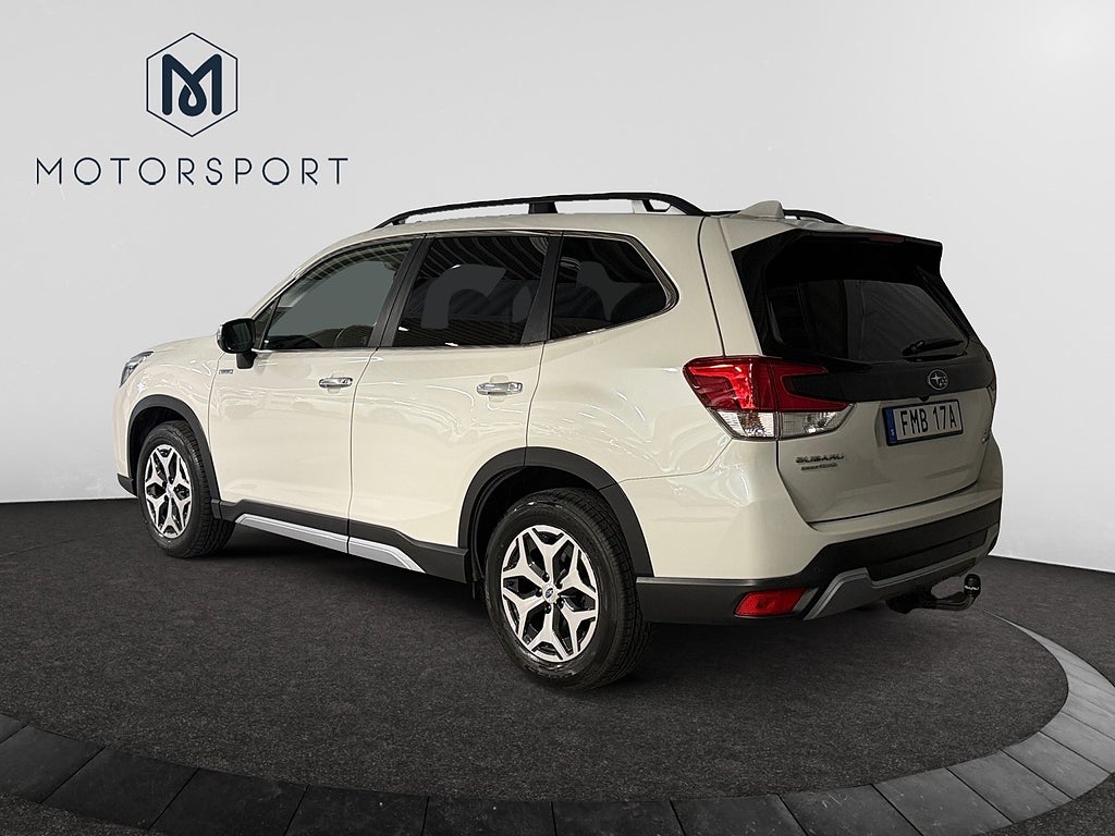 Subaru Forester e-Boxer XFuel Dragkrok Backkamera Carplay Rattvärme bild 5
