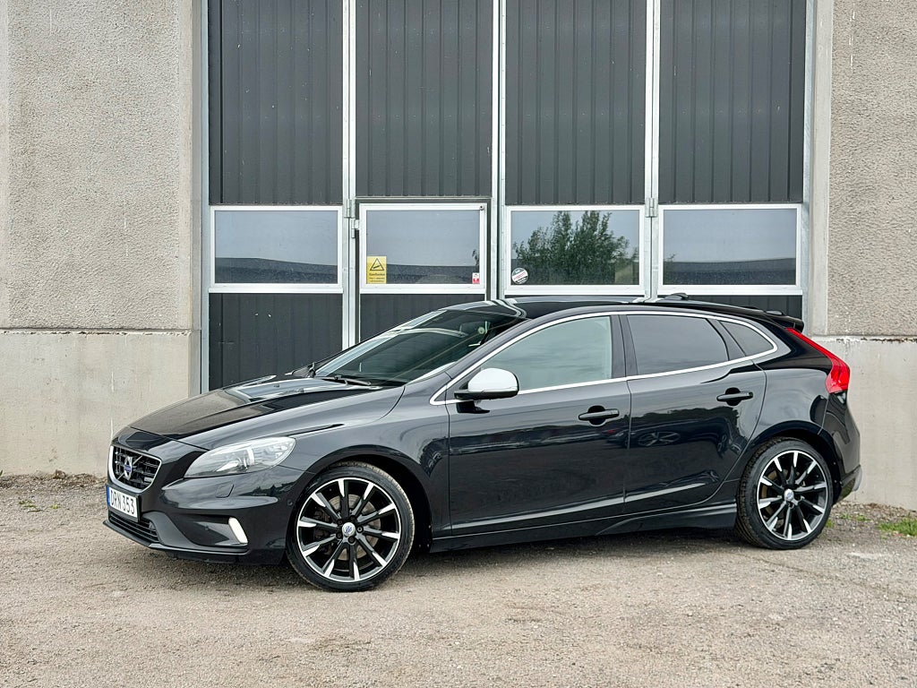 Volvo V40 D4 190HK R-Design Navi Pano Värmare PDC VOC  
