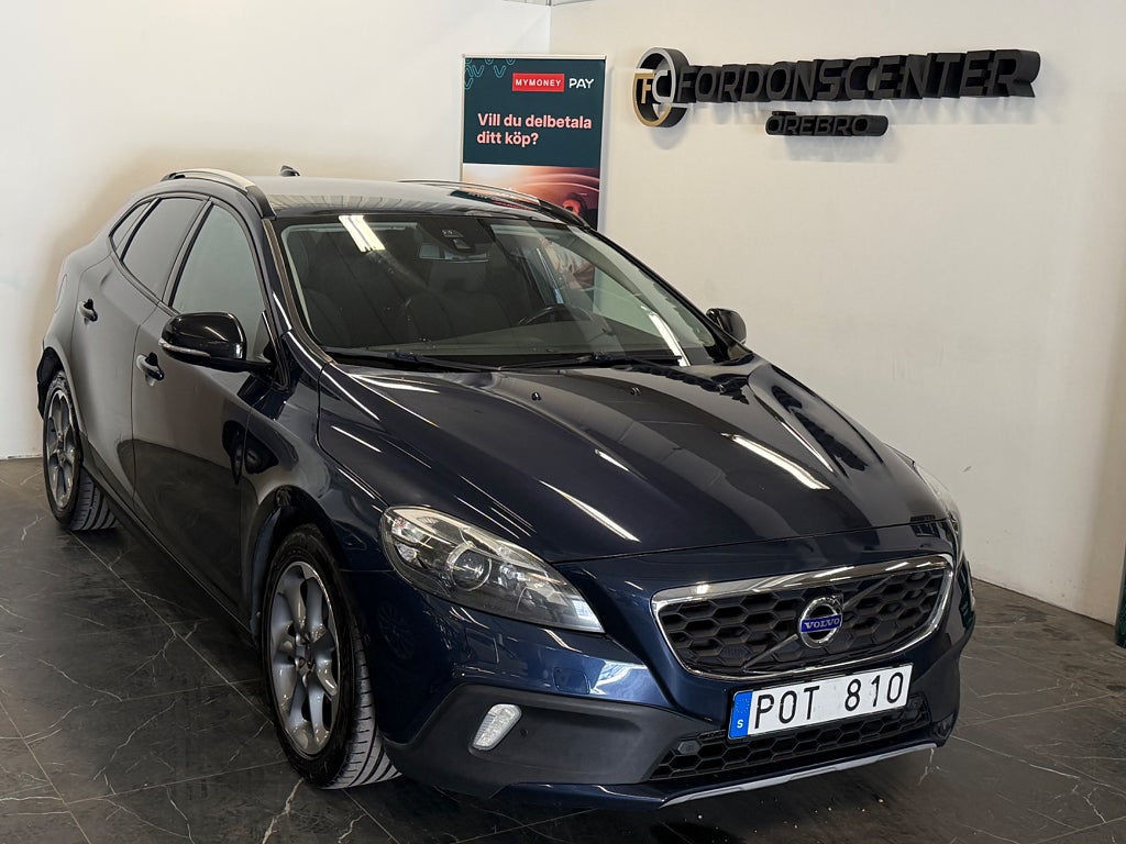 Volvo V40 Cross Country D2 Momentum Automat | D-Värmare | PDC | Navi | Panorama