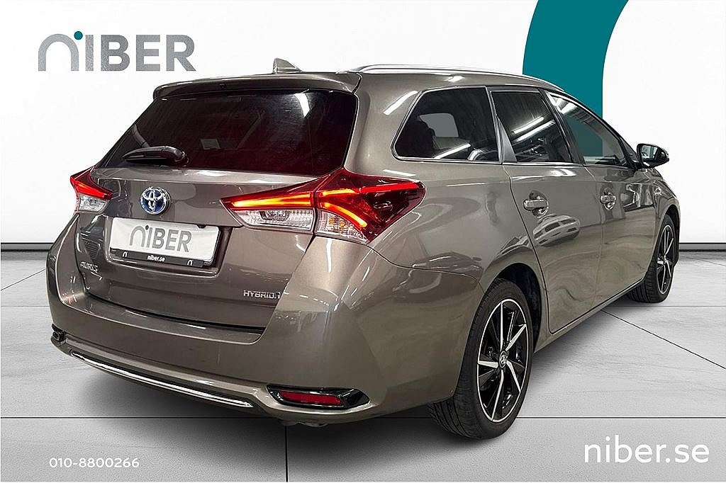 Toyota Auris 1.8 Touring Hybrid 136hk, 3 brukare, Intense,