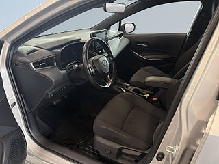 Toyota Corolla Hybrid e-CVT Style S&V-hjul/Kamera/Navi/AdaptivFart – bild 7