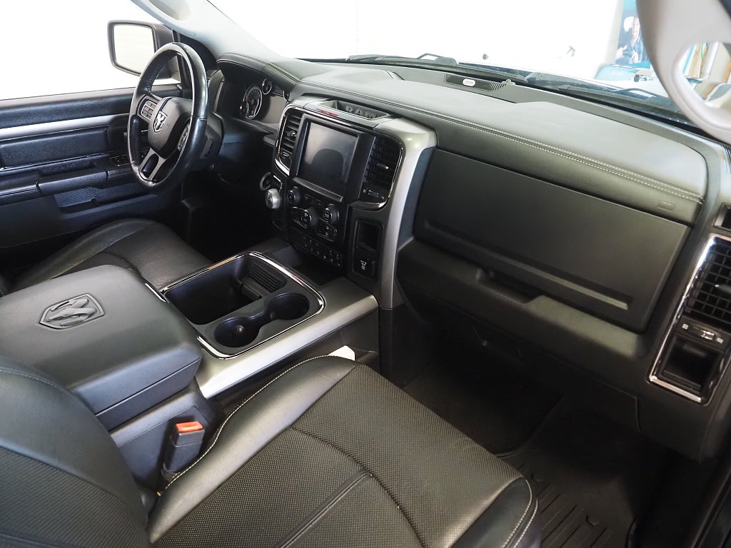 RAM 1500 Sport 5.7 V8 395hk HEMI 4x4 TorqueFlite |Taklucka|Drag| 2018