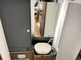 Husbil-halvintegrerad Adria Coral 670 SLT Supreme 22 av 37