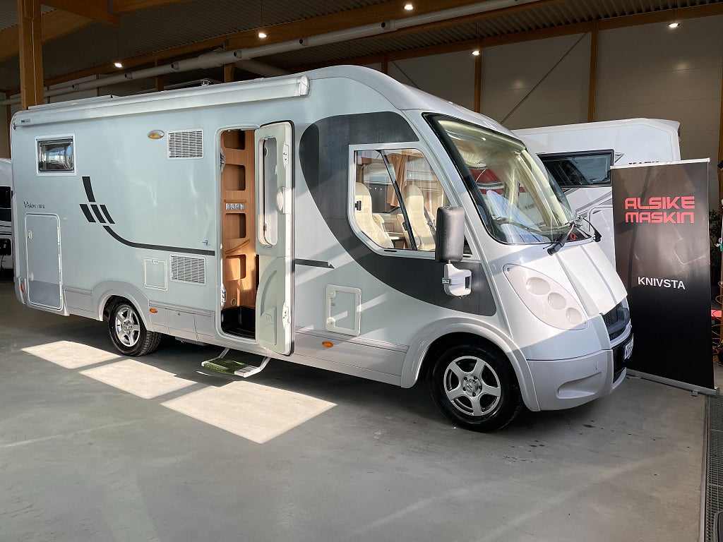 Vision 707 SL - Adria Vision 707 SL /AC bodel/Solcell x2/Ugn/Taksäng/Långbäddar/Fint s