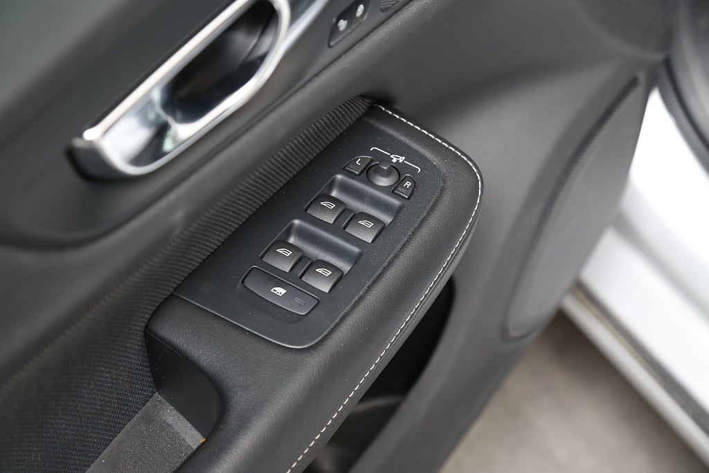 Volvo V60 Recharge T6 AWD 340hk R-Design |Navi|Kamera|Voc| 2022