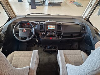 Husbil-integrerad Hymer Exsis-I 580 17 av 31