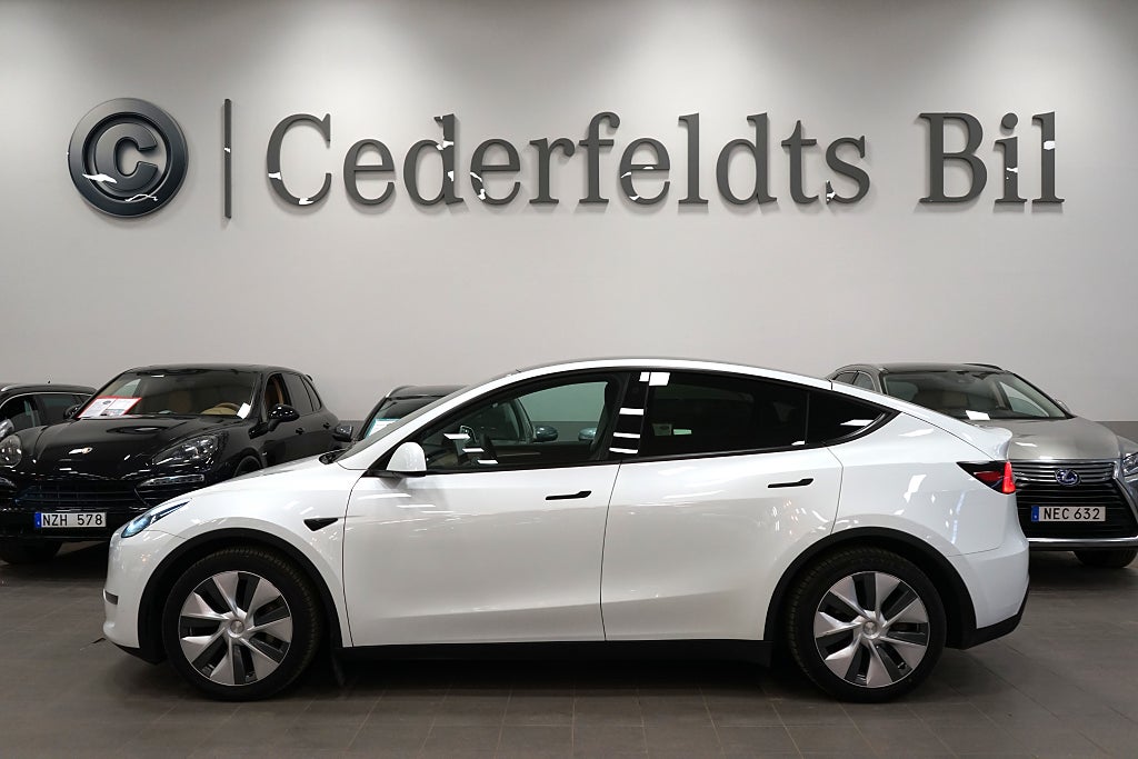 Tesla Model Y Long Range AWD Panorama Dragkrok Autopilot 3.0 MOMS