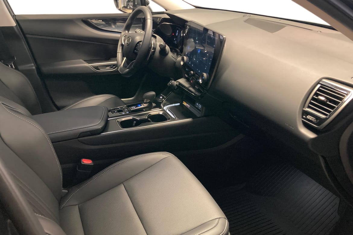 Lexus NX 450h+ Business AWD Drag P-värm 2026, bild 6/57