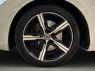 Volvo V40 D3 R-Design Aut Dvärmare B-kamera Farthållare S&V-däck – bild 14