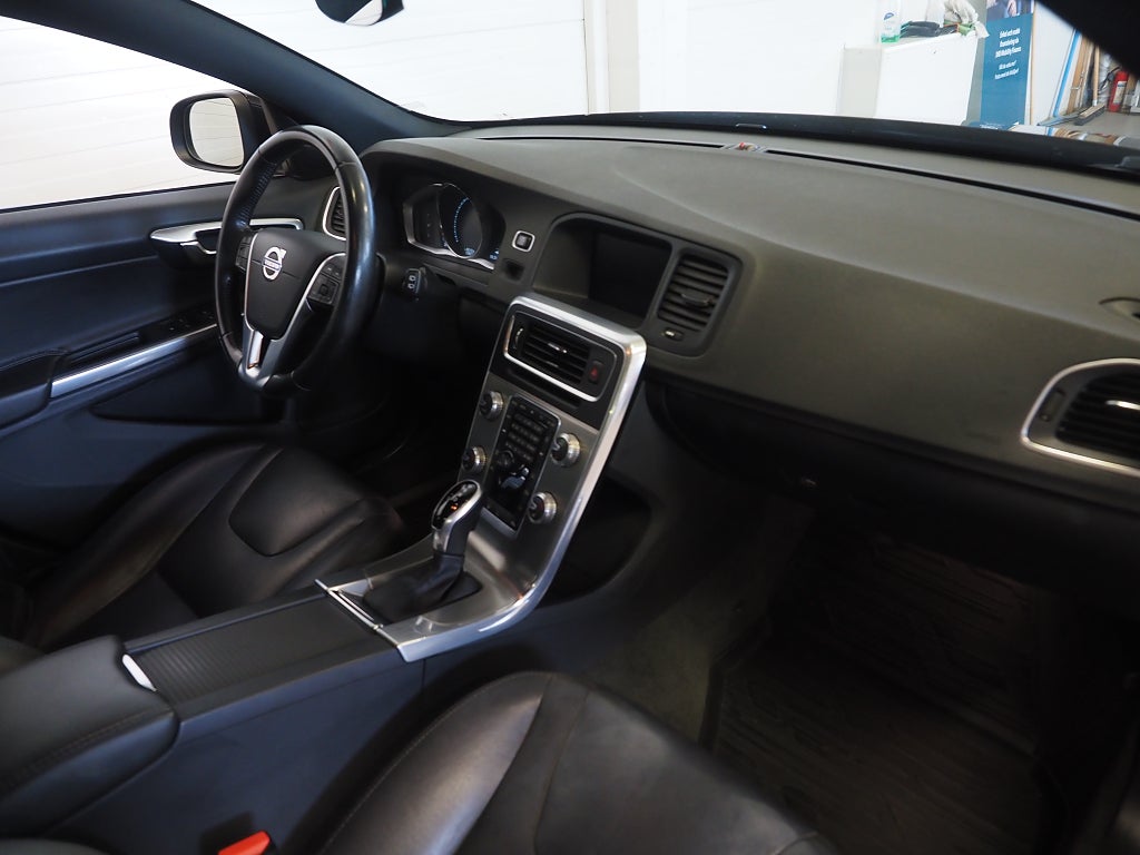 Volvo V60 D4 Geartronic 190hk Aut Summum VOC D-Värm Läder 2017