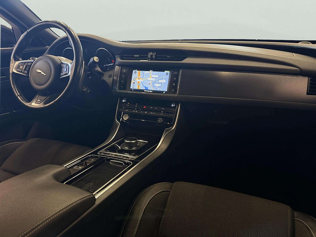 Jaguar XF 20d Sportbrake R-Sport Värmare 1 Ägare - miniatyr 15