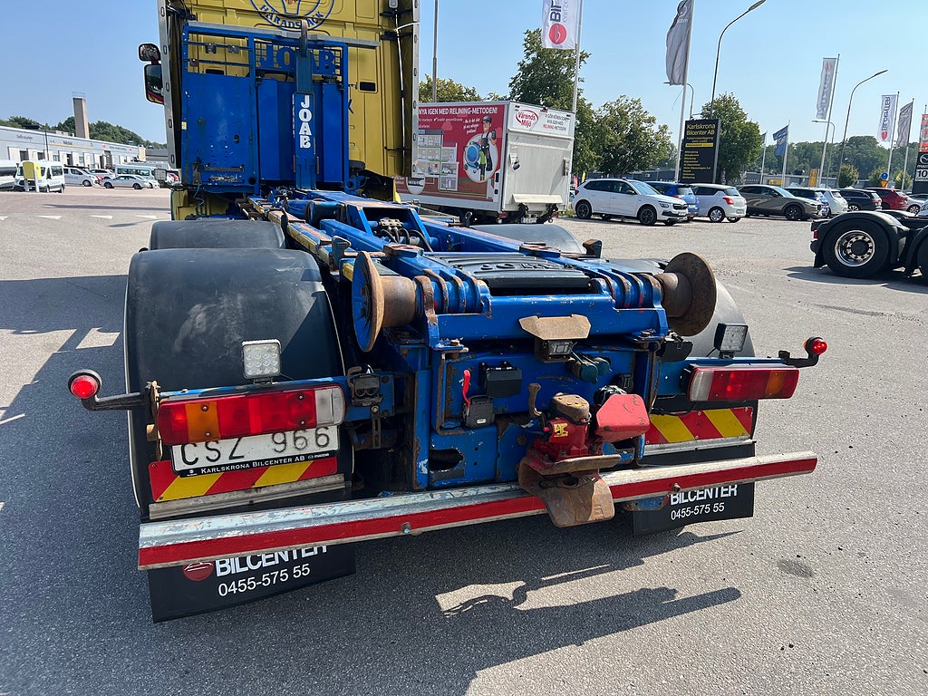 Scania R560 V8 6x4 Tandem, Lastväxlare