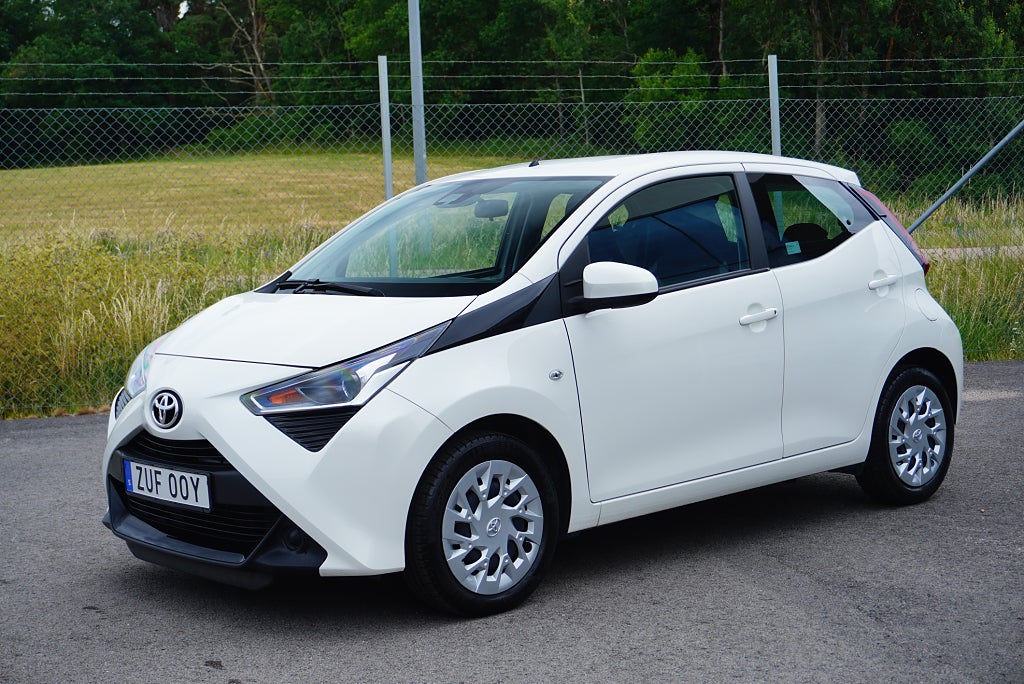 Toyota Aygo 1.0 VVT-i X-PLAY BACKKAMERA CARPLAY VÄLSERVAD
