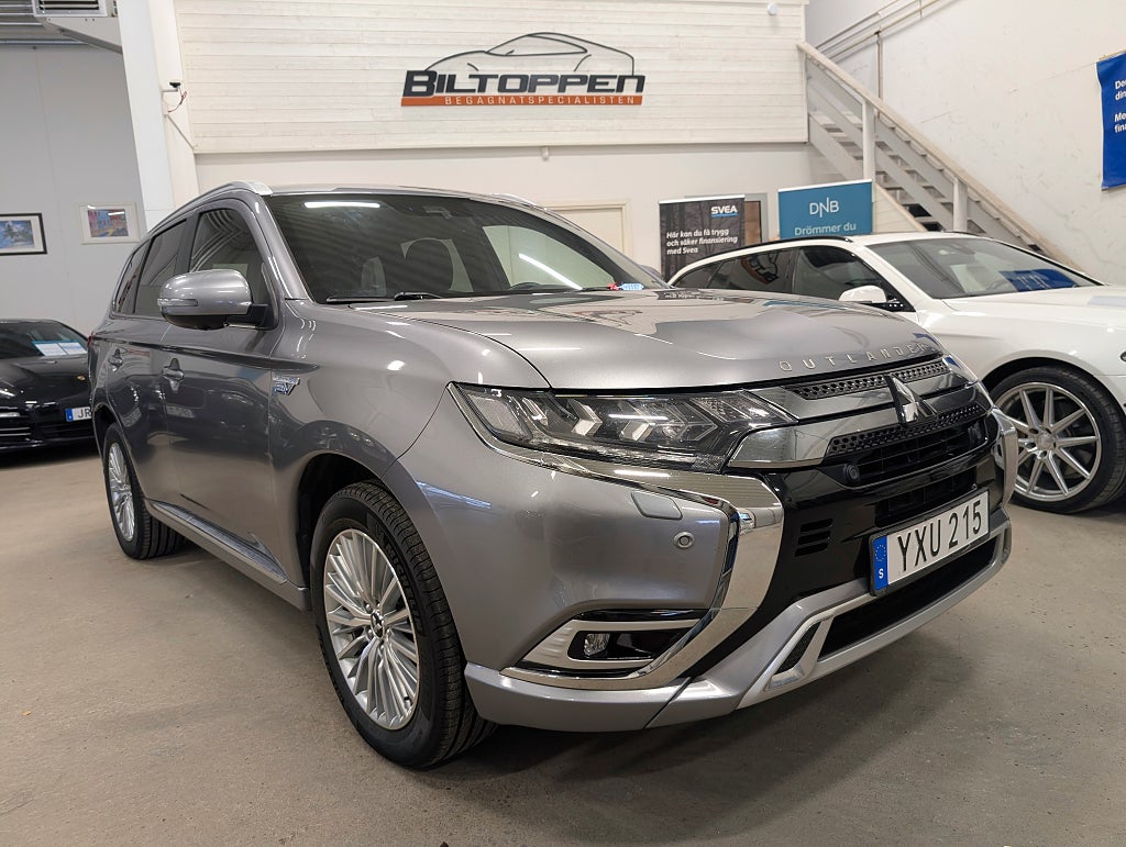 Mitsubishi Outlander PHEV Business 224 hk / Adaptiv farthållare / Skinn