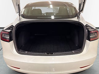 Tesla Model 3 Long Range AWD SoV-däck/Drag/Skinn/Navi/Kamera