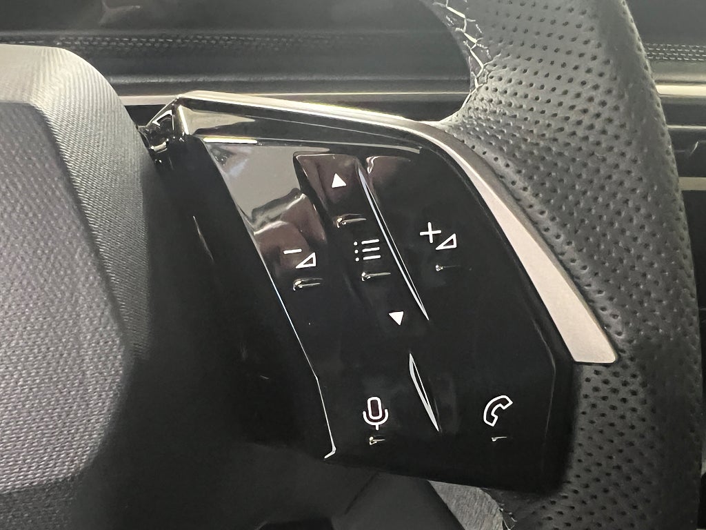 Peugeot 5008 Ultimate HYBRID 136  thumbnail