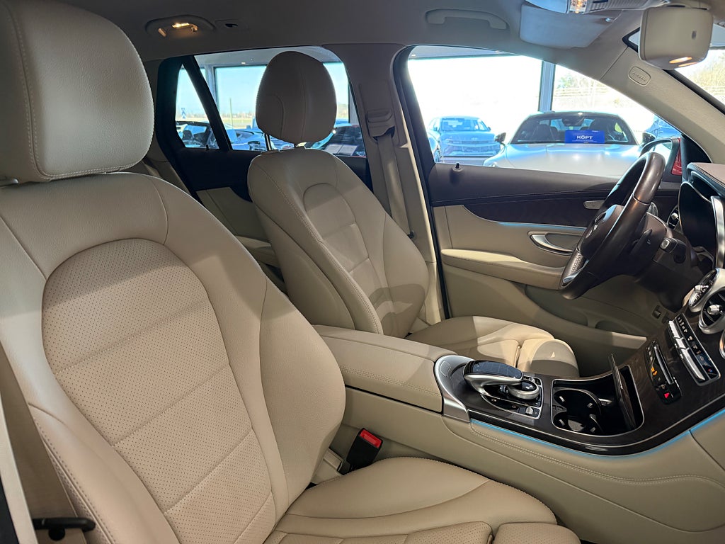 Mercedes-Benz GLC 220 d 4MATIC Värmare Läder Burmester Drag - bild 22