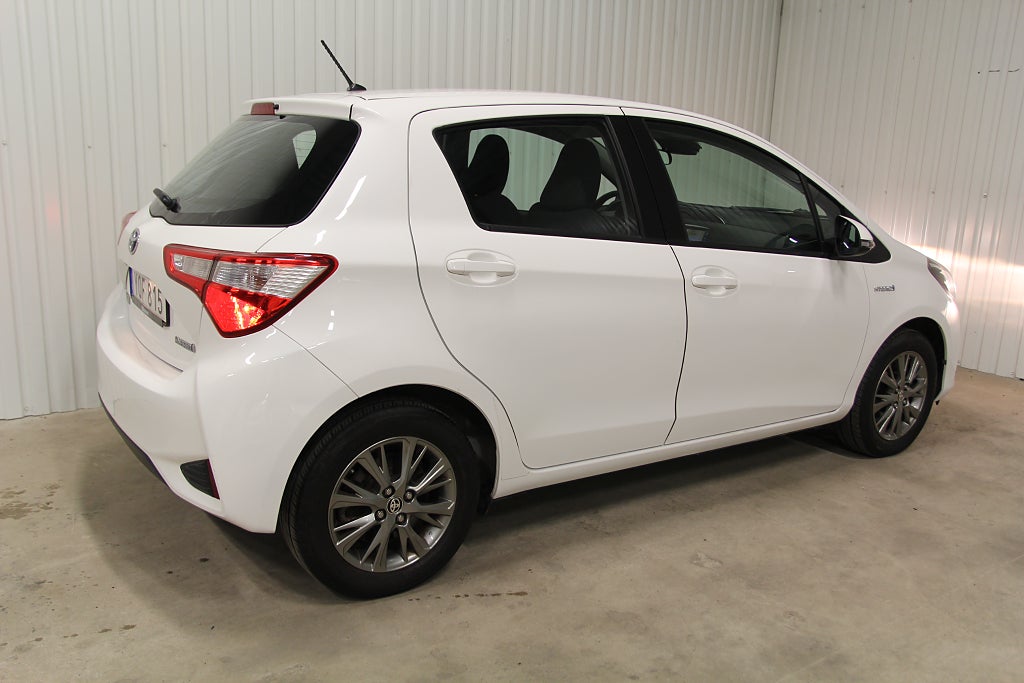 Toyota Yaris Hybrid e-CVT Active Hybrid automat