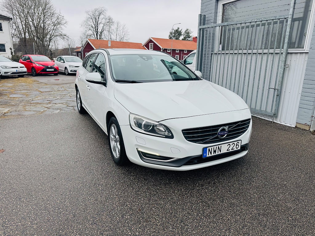 Volvo V60 D4 AWD 163HK AUTOMAT MOMENTUM / NAVI / VÄRMARE 
