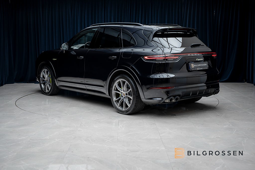 Porsche Cayenne E-Hybrid SportDesign Bakaxelsytrning Softclose Panorama