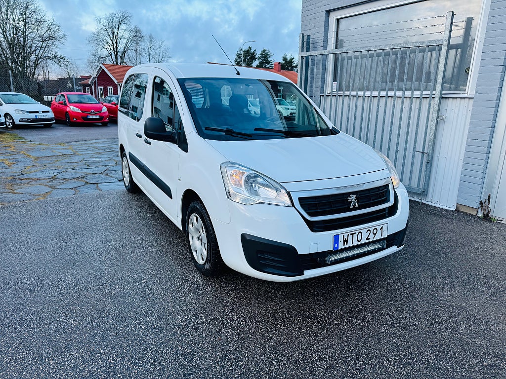 Peugeot partner tepee 1.6 99HK BLUEHDI / 5-SITSIG / VÄRMARE / LEASEBAR