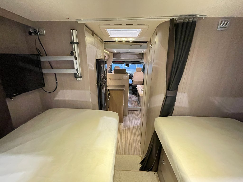 Adria Matrix Supreme 687 SL / ALDE / Taksäng / Solcell /Ugn /  - Adria
