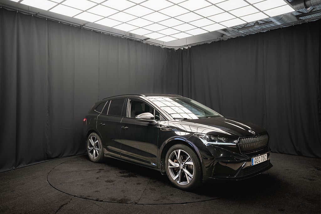 Skoda Enyaq iV 80 SPORTLINE DRAG KAMERA VÄRMEPUMP 1-ÄGARE MOMS