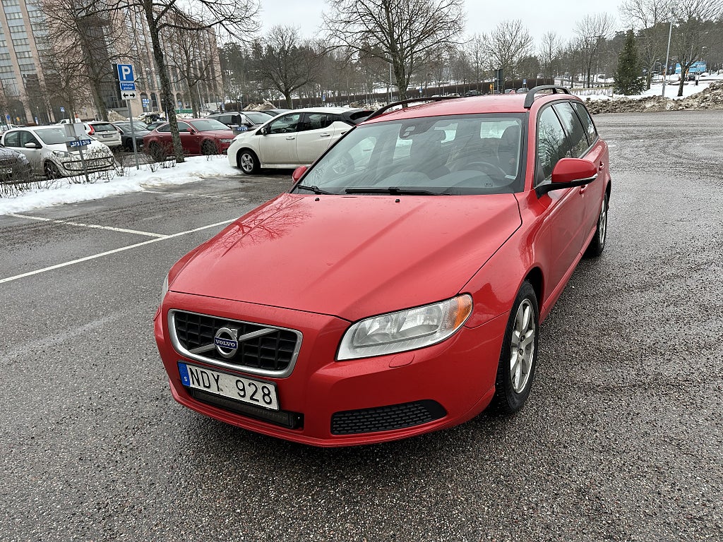Volvo V70 D2 MANUELL 115 HK S+V=DÄCK 2 ÄGARE EURO 5 