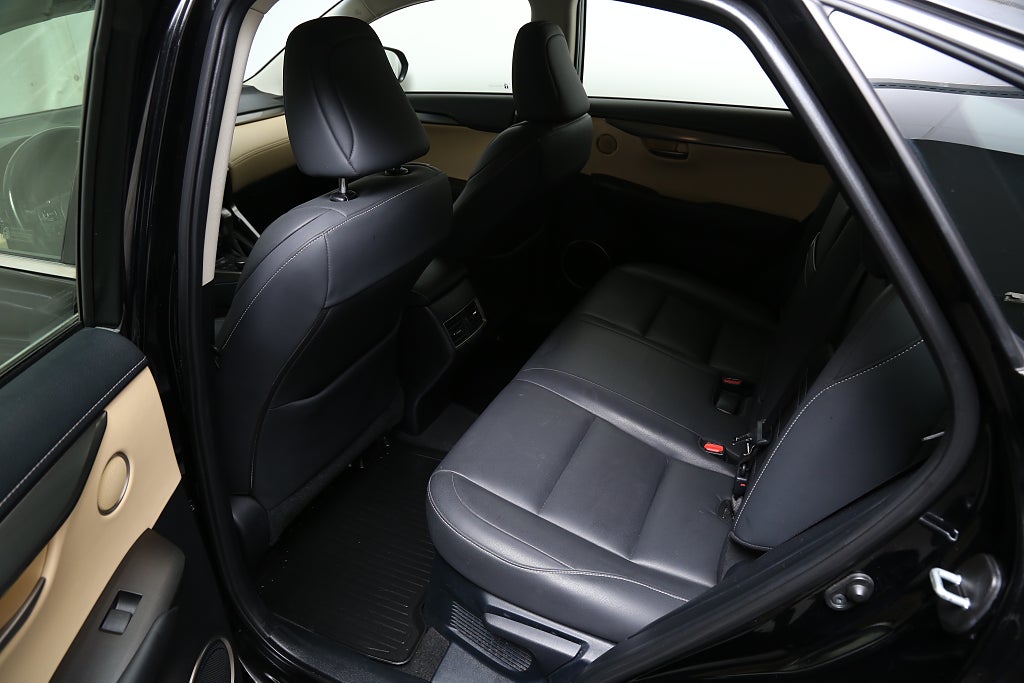 Lexus NX 300h AWD E-CVT Business Line 197hk Skinn Dragkrok 2015