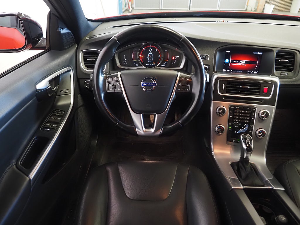 Volvo V60 Cross Country D4 Geartronic 190hk Summum Värmare Skinn P-Sen 2017