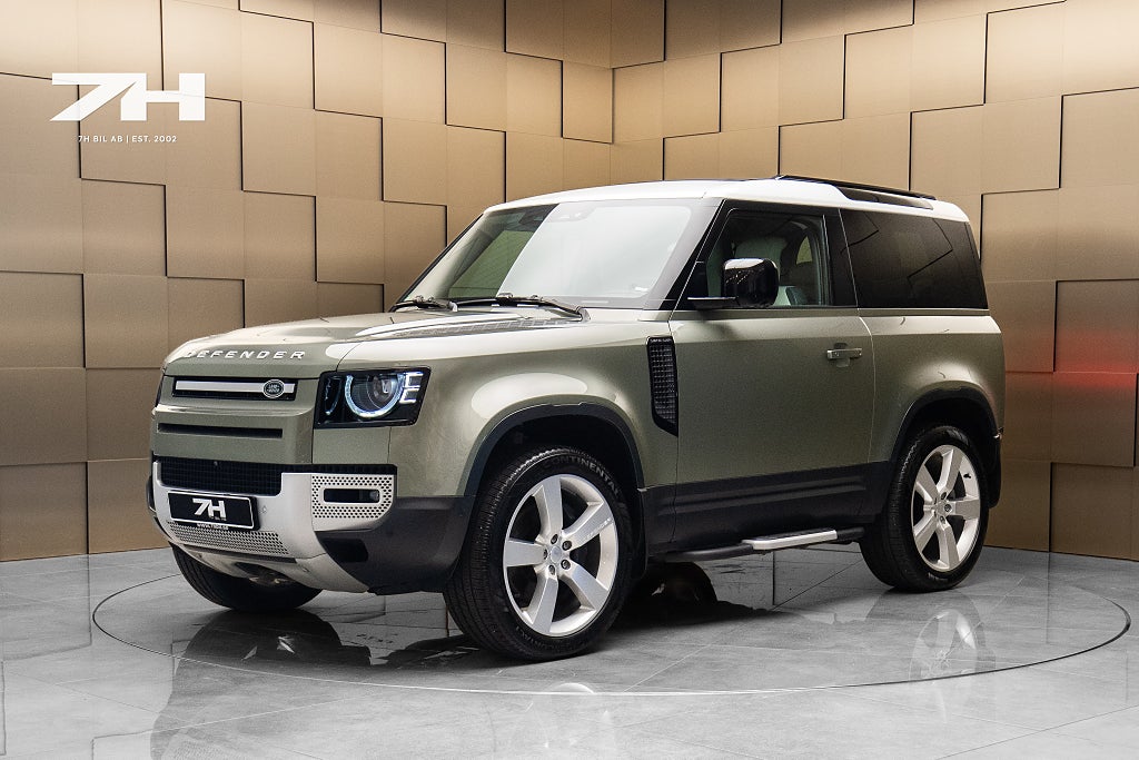 Land Rover Defender 90 D300 / Drag / Luftfjädring / Meridian® / Pano / Värm