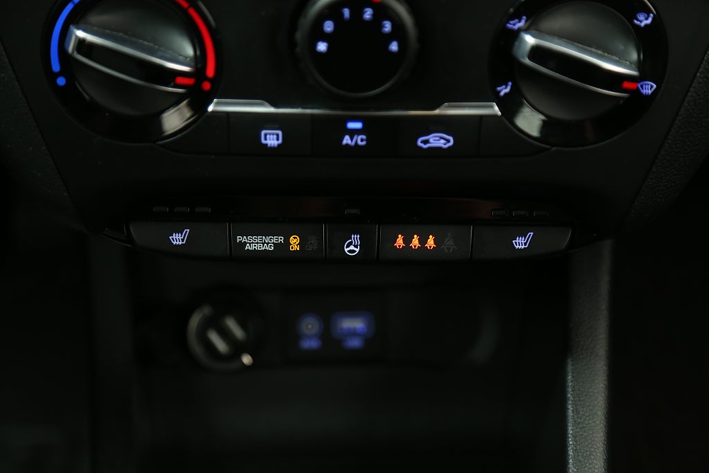 Hyundai i20 1,4 101hk Premium Aut 5D Bluetooh 2017