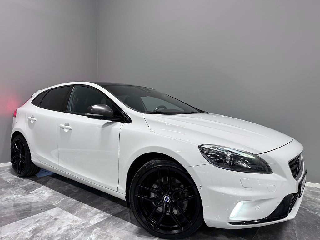 Volvo V40 T5 Carbon Edition/R Design/VOC/GPS/Kamera/Värmare