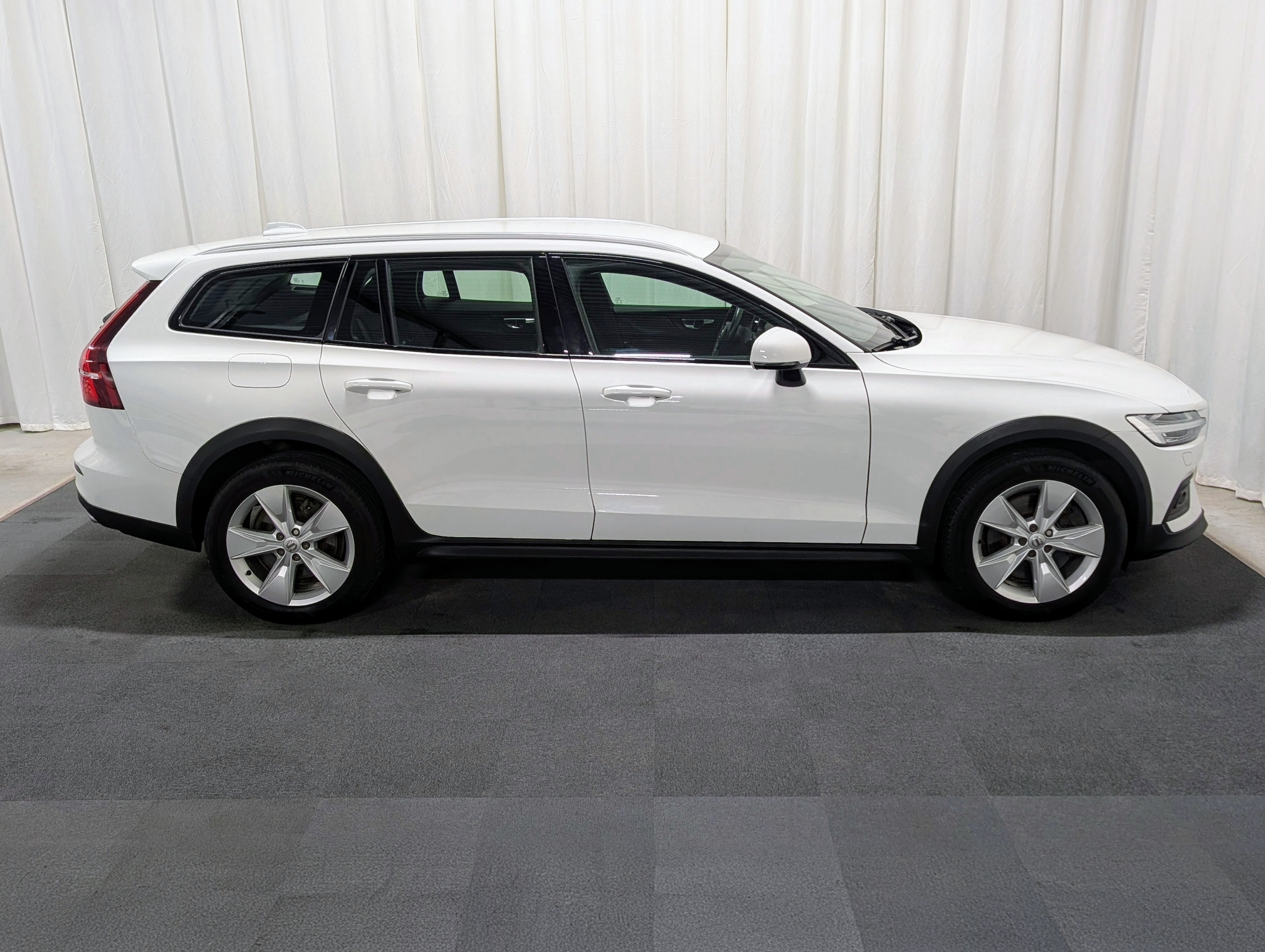Volvo V60 Cross Country B4 AWD Momentum 2021, bild 5/10