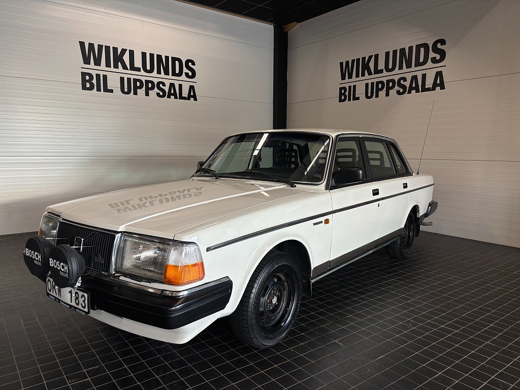 Volvo 244 240 2.3 GL Svensksåld EN ÄGARE sen ny 