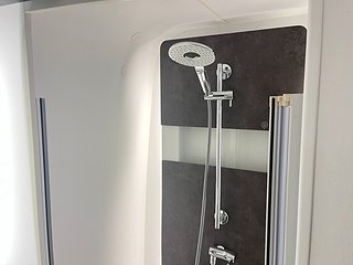 Husbil-halvintegrerad Adria CORAL 670 SLT PLUS 23 av 28