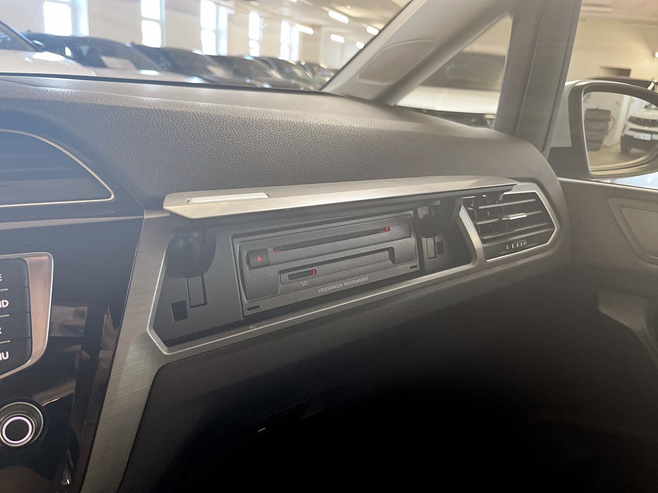 Bild på Volkswagen Touran Base 1.4 TSI 150hk Aut 7-SITS KAMREM BYTT B-KAMERA