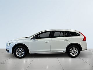 Volvo V60 Cross Country D4 AWD Aut Momentum Business Drag Värmare Psens S&V – bild 3