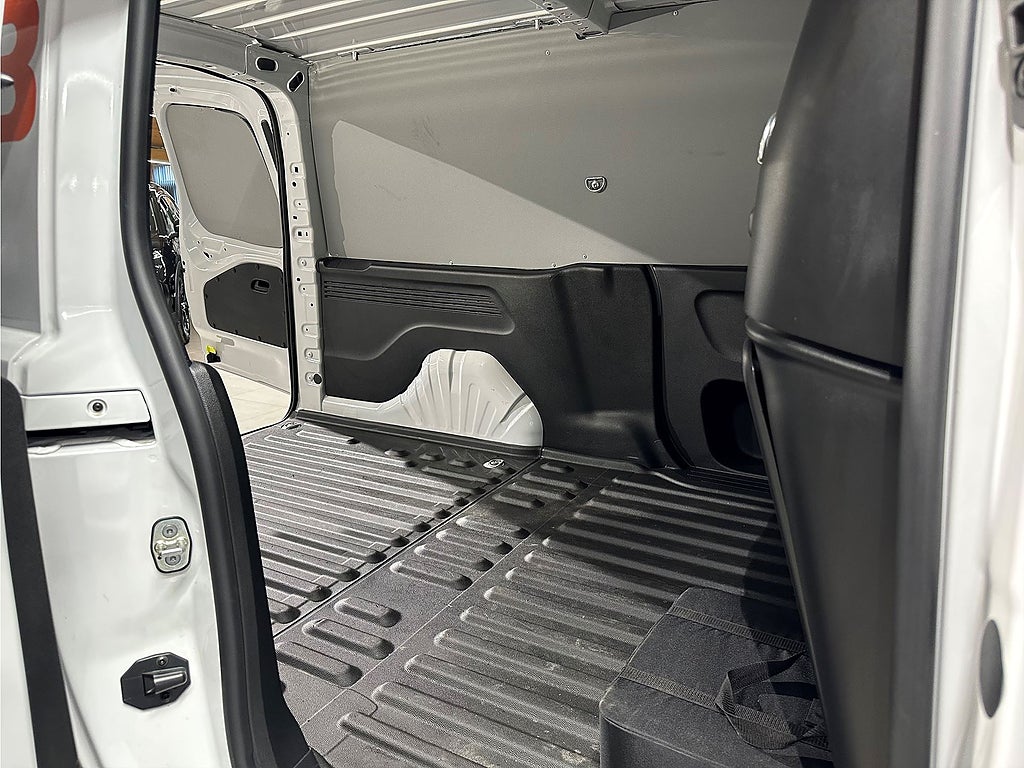 Bild på Peugeot e-Partner PRO+ Electric 50kWh L2 - DEMO