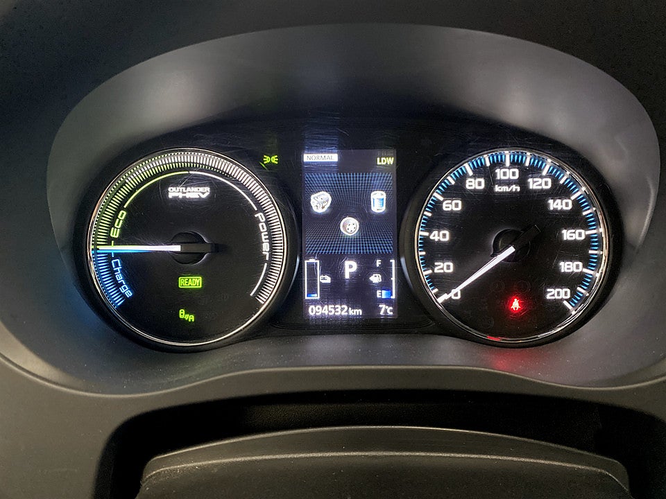 Bild på Mitsubishi Outlander PHEV Aut AWD B-KAMERA PANO ELSTOL 203hk