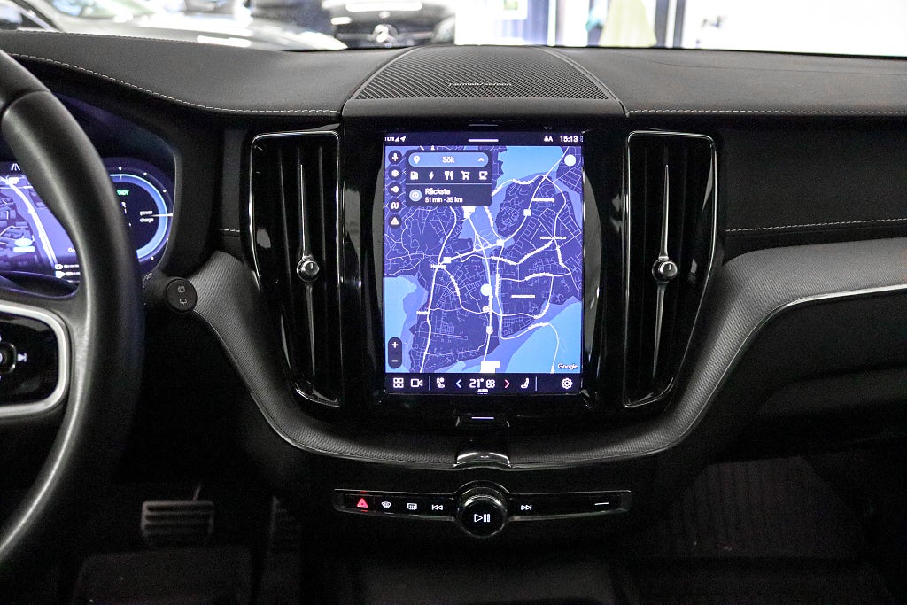 Volvo XC60 Recharge T8 AWD R-Design H/K Pano Värmare Drag