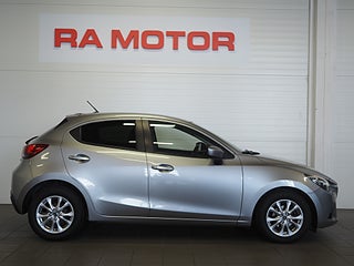 Halvkombi Mazda 2 4 av 21