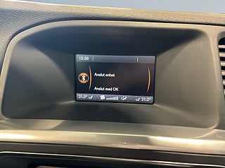 Volvo V60 D4 AWD Aut Värmare Ccokpit Farthållare Nyserv Psens S&V – bild 16