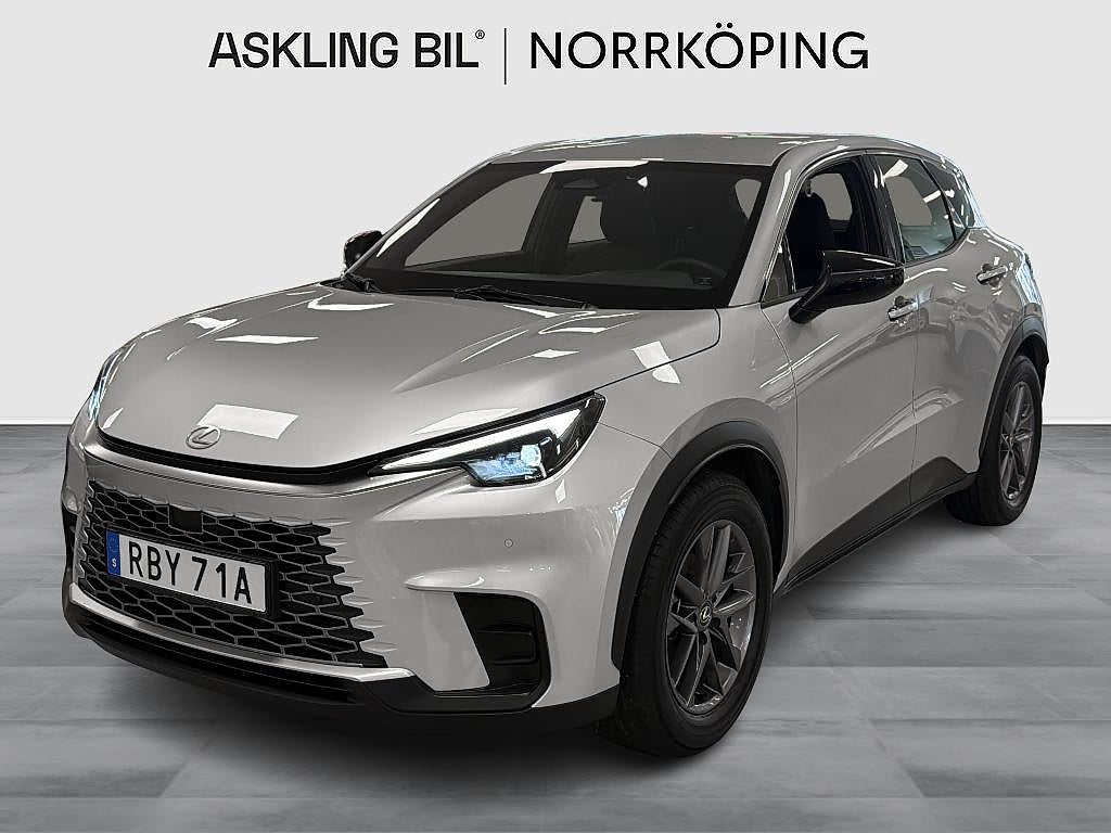 Lexus LBX 1.5 E-CVT 136hk V-hjul ingår 