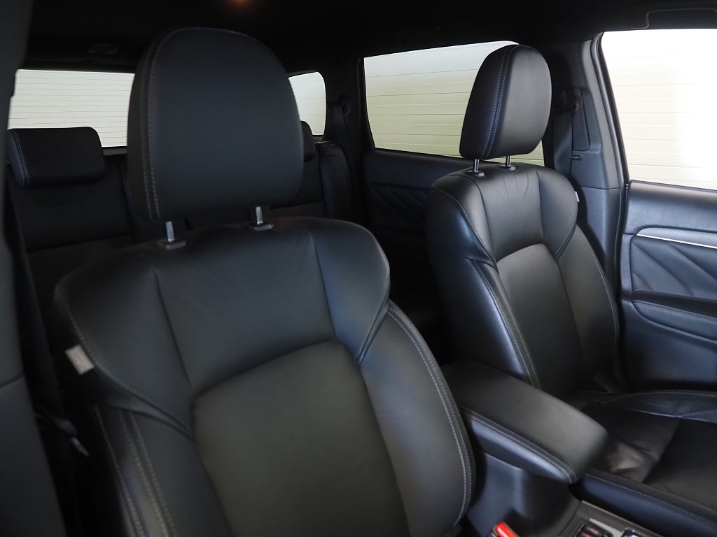 Mitsubishi Outlander PHEV 4WD CVT Business Dragkrok Skinn 360° Kamera 2019